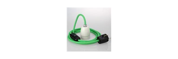 Porzellanfassung mit Schalter und Stecker