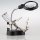 Helfende dritte Hand mit Lupe und LED Licht